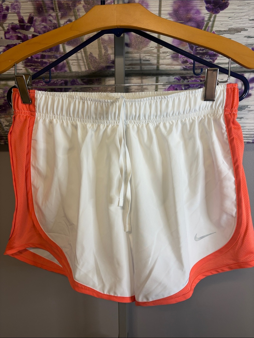 Nike Tempo Dri Fit  White Athletic Shorts with Coral Trim NWT 3” Inseam